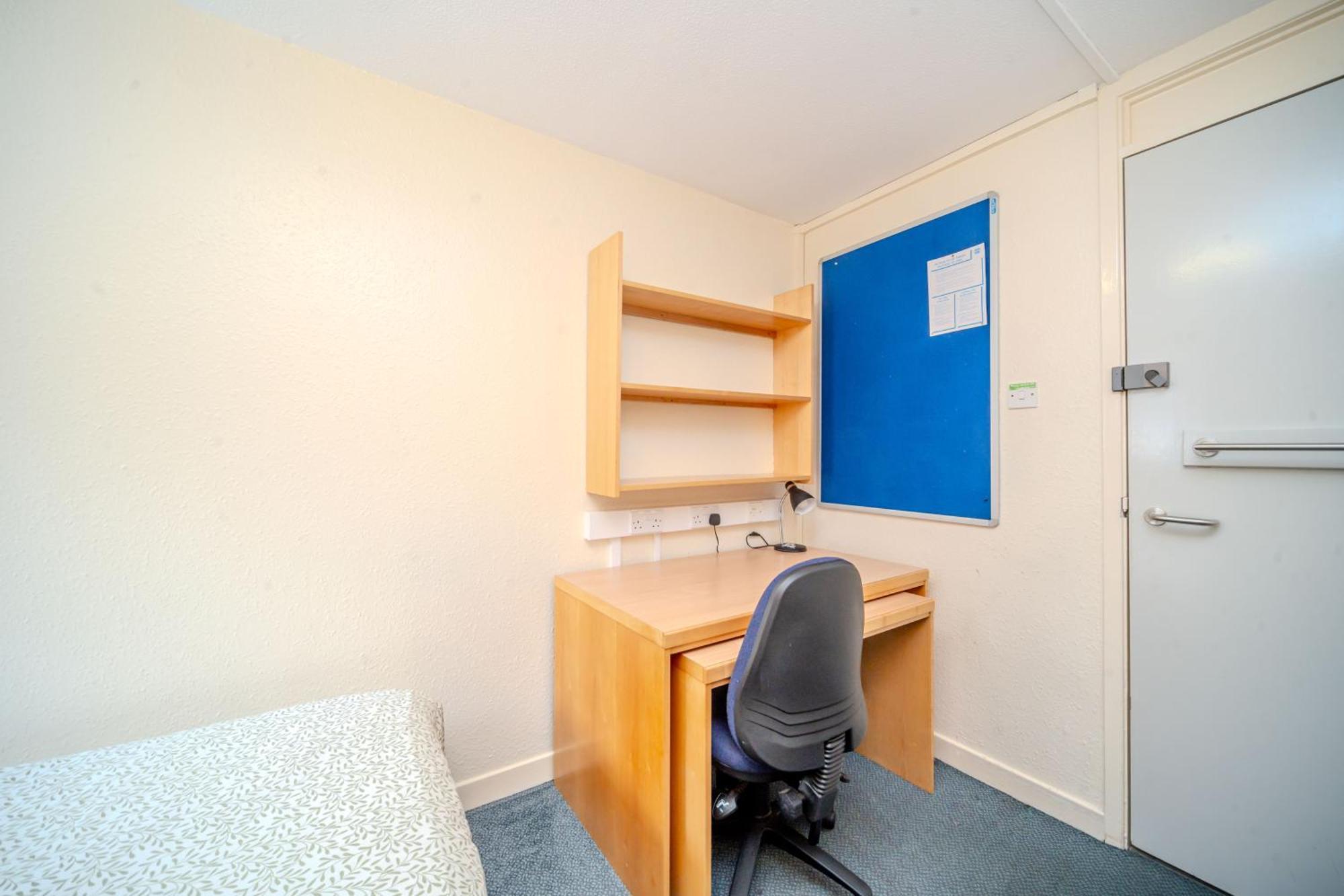 Joivy Budget 4,5 And 6 Bed Private Flats, In Historic Old Town (Adults Only) Edinburgh Dış mekan fotoğraf