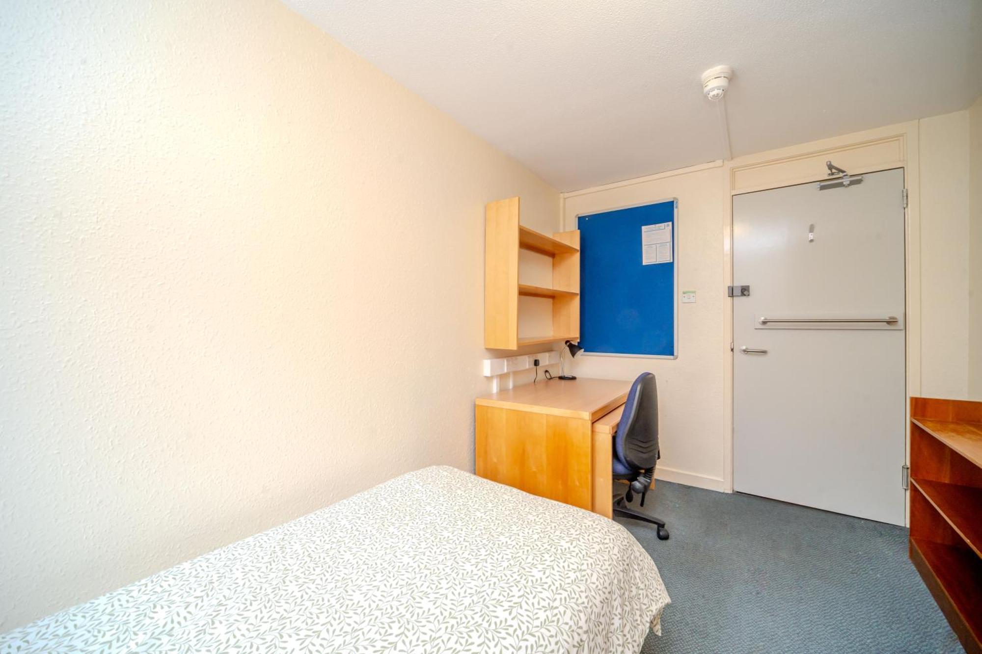 Joivy Budget 4,5 And 6 Bed Private Flats, In Historic Old Town (Adults Only) Edinburgh Dış mekan fotoğraf